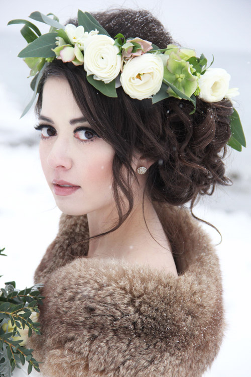 18 kiểu vòng hoa đội đầu cho cô dâu mùa đông (P.1)