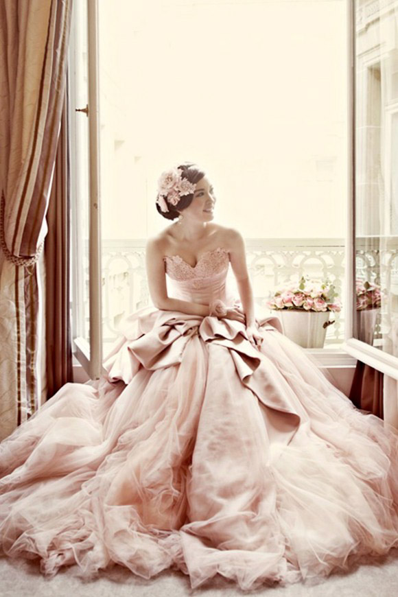 Áo cưới ánh hồng ngọt ngào