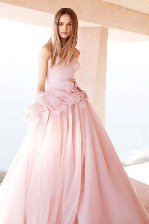 Áo cưới ánh hồng ngọt ngào