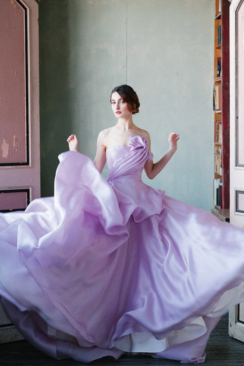 Áo cưới màu tím: Gam màu hot 2014