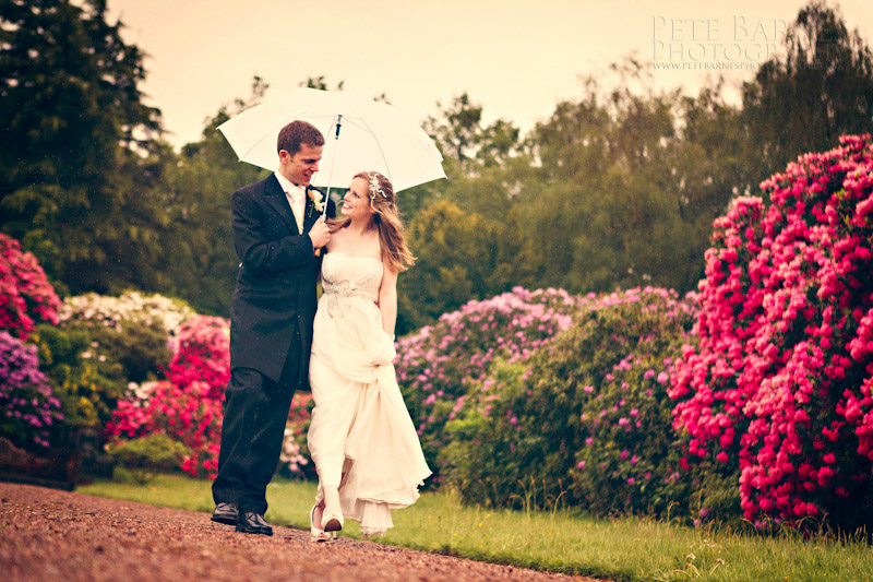 Chụp hình cưới với áo cưới màu pastel