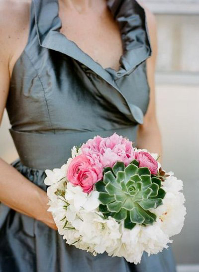 Hoa cưới cầm tay cho cô dâu theo phong cách rustic