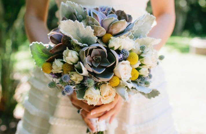 Hoa cưới cầm tay cho cô dâu theo phong cách rustic