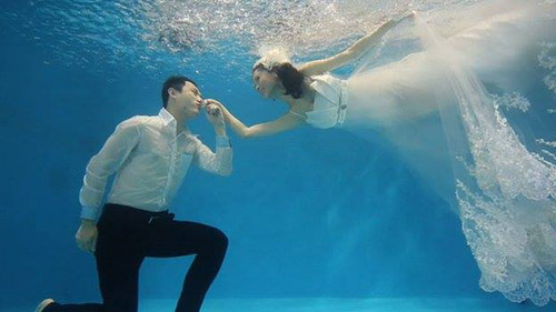 Khoảnh khắc tuyệt đẹp của ảnh cưới dưới nước