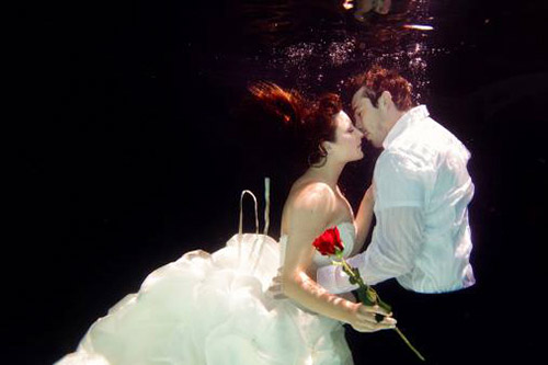 Khoảnh khắc tuyệt đẹp của ảnh cưới dưới nước