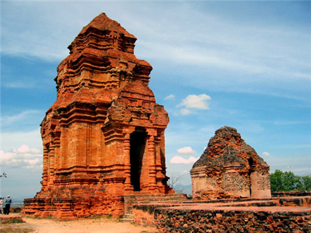 Tháp Chàm – Điểm chụp hình cưới siêu cổ kính tại Phan Rang