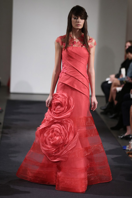 Vera Wang ra mắt BST váy cưới màu hồng