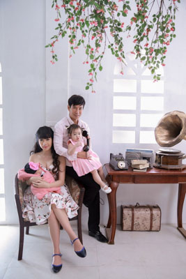 Album ảnh gia đình ca sĩ Lý Hải