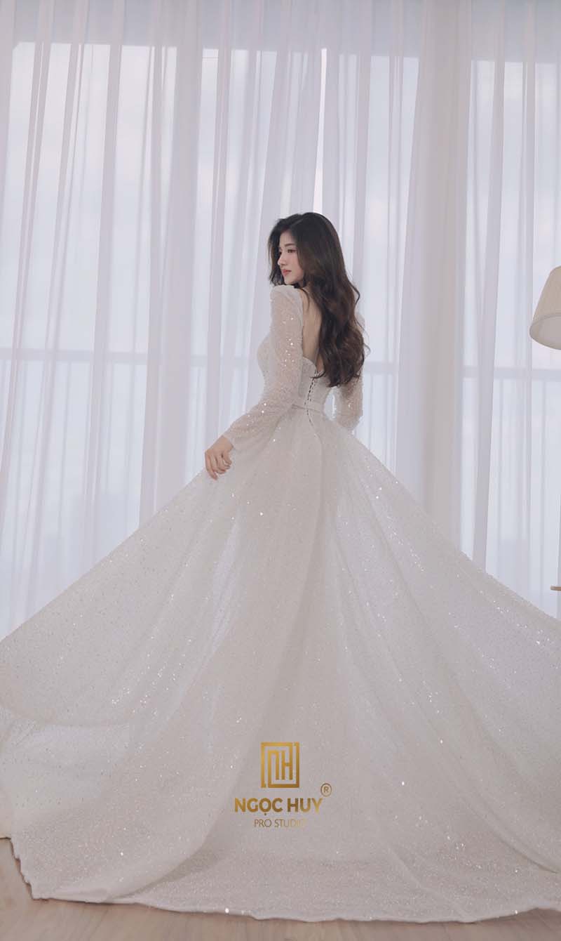 11 Mẫu váy cưới Hàn Quốc đơn giản khiến nàng dâu mê mệt
