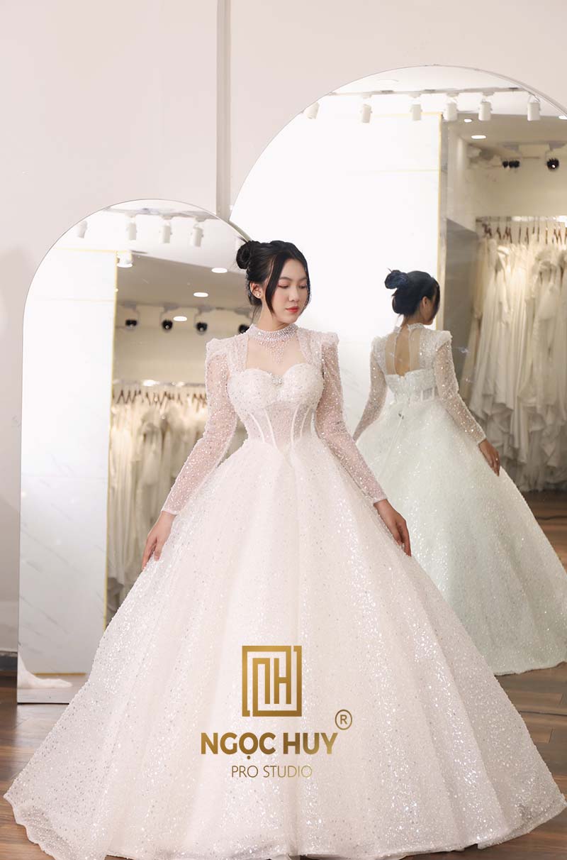 Váy cưới của Đường Yên lộng lẫy như công chúa tốn hơn 5000 giờ thực hiện