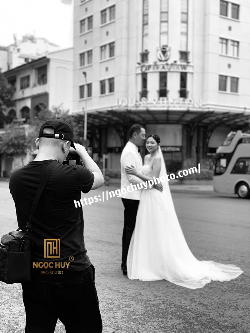 Chụp ảnh cưới ngoại cảnh Sài Gòn tại Tòa nhà Opera
